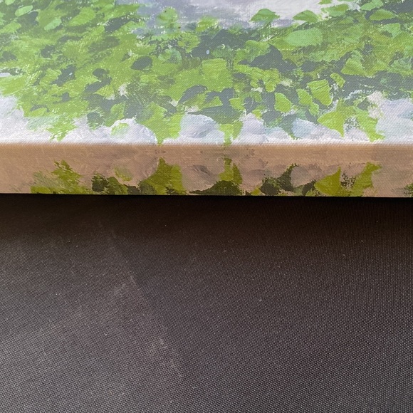 Picture frame. Pretty wreath. Lightly used. Perfect for your home :) - Picture 7 of 8